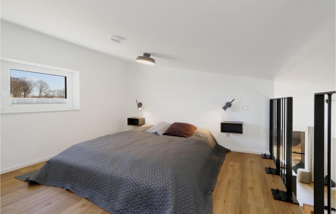Awesome Home In Lembruch-Duemmer See With Kitchen Eksteriør bilde